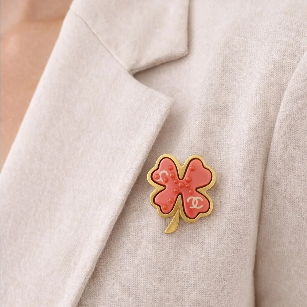 CHANEL four leaf